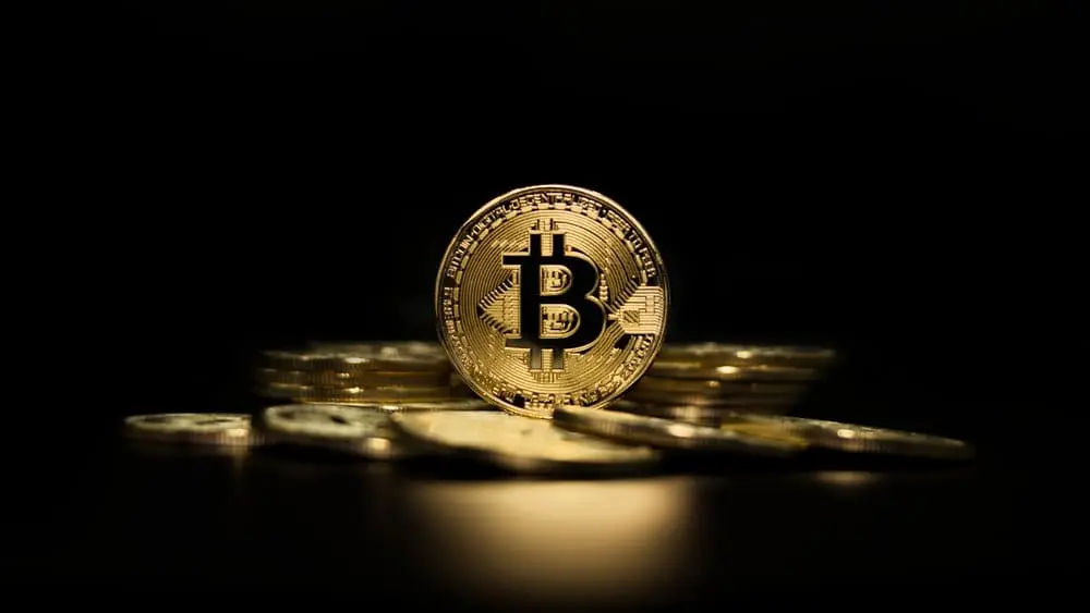 比特幣近期在市場表現、投資者情緒與宏觀經濟環境的影響下，展現出穩健的成長態勢。2025 年第一季，價格穩定於 93,000 美元至 96,000 美元區間，市場波動率創下 563 天來新低，顯示比特幣作為全球金融資產的成熟度逐漸提升。
同時機構投資熱潮、與美國經濟數據的影響，讓專家直言比特幣將在 2028 年來到 100 萬美元！
比特幣近期在市場表現、投資者情緒與宏觀經濟環境的影響下，展現出穩健的成長態勢。2025 年第一季，價格穩定於 93,000 美元至 96,000 美元區間，市場波動率創下 563 天來新低，顯示比特幣作為全球金融資產的成熟度逐漸提升。
同時機構投資熱潮、與美國經濟數據的影響，讓專家直言比特幣將在 2028 年來到 100 萬美元！
